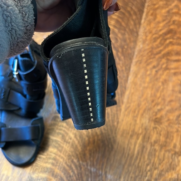 Sorel shoes - Picture 5 of 7